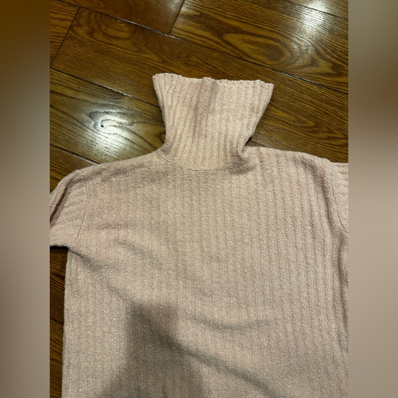 UpWest Soft Blush Turtleneck Sweater - Picture 5 of 9